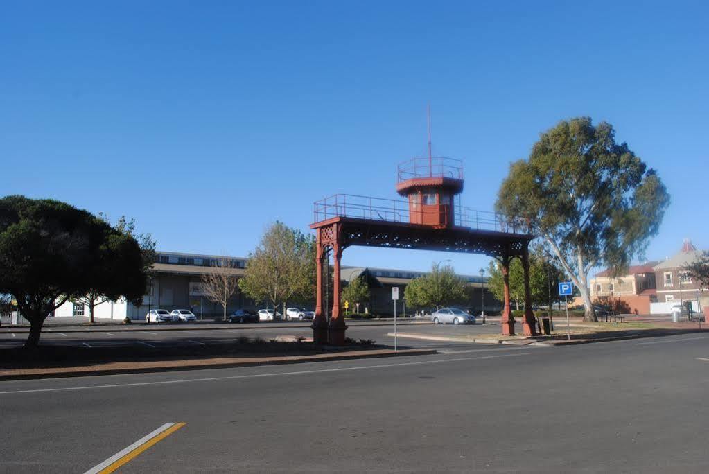 הוסטל Port Adelaide Backpackers מראה חיצוני תמונה